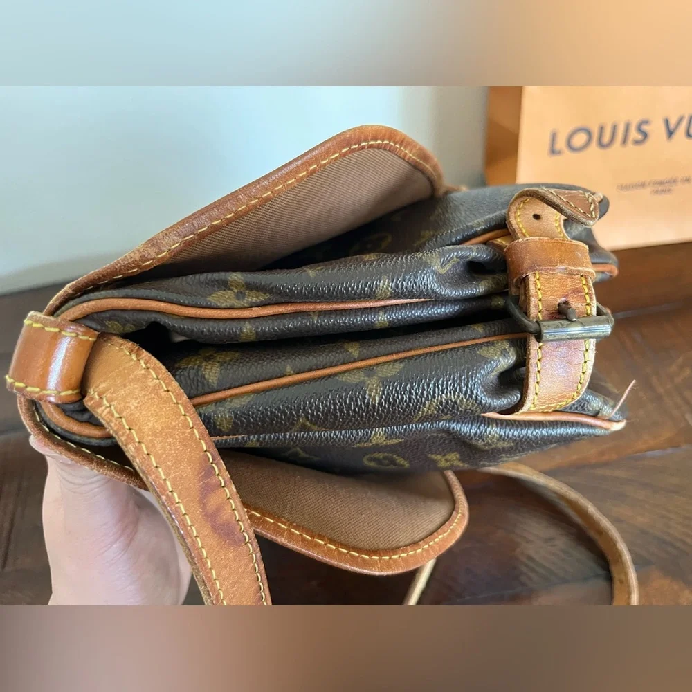 Louis Vuitton Saumur 30 in Monogram - Picture 4 of 15